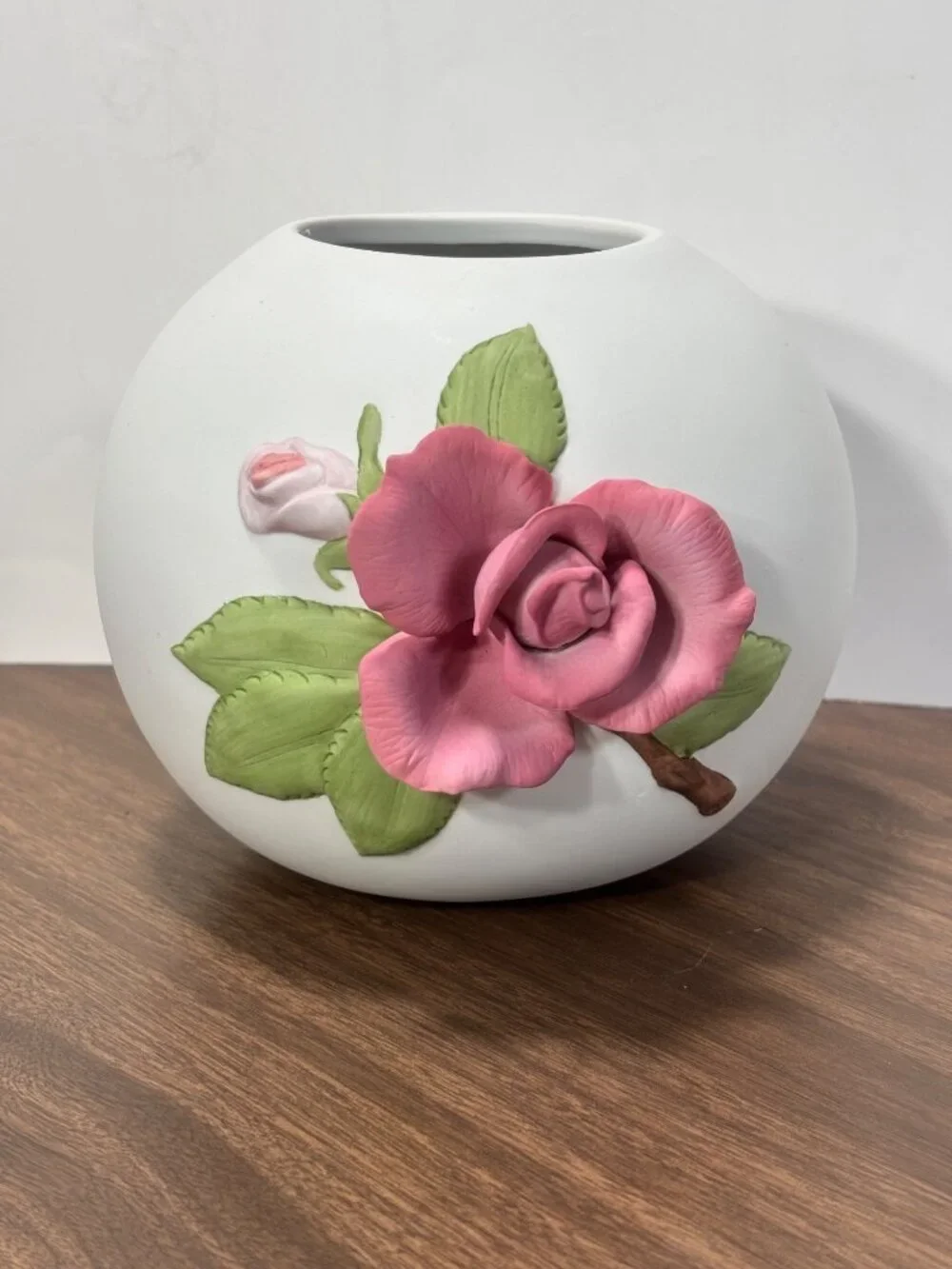 Teleflora 3D Raised Rose Ceramic Round White Vase Vintage 80s Made in Taiwan